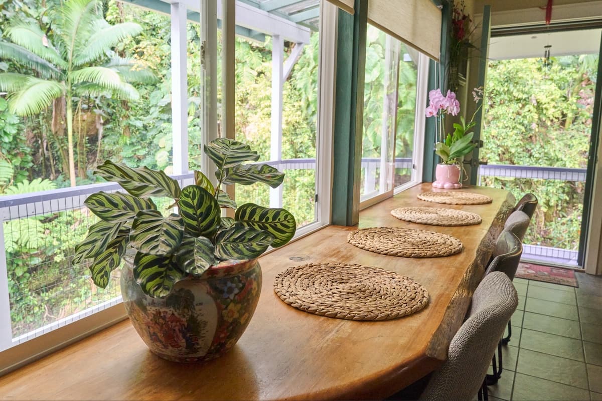 Home in Hilo · ★4.92 · 2 bedrooms · 2 beds · 2 baths - Photo 5