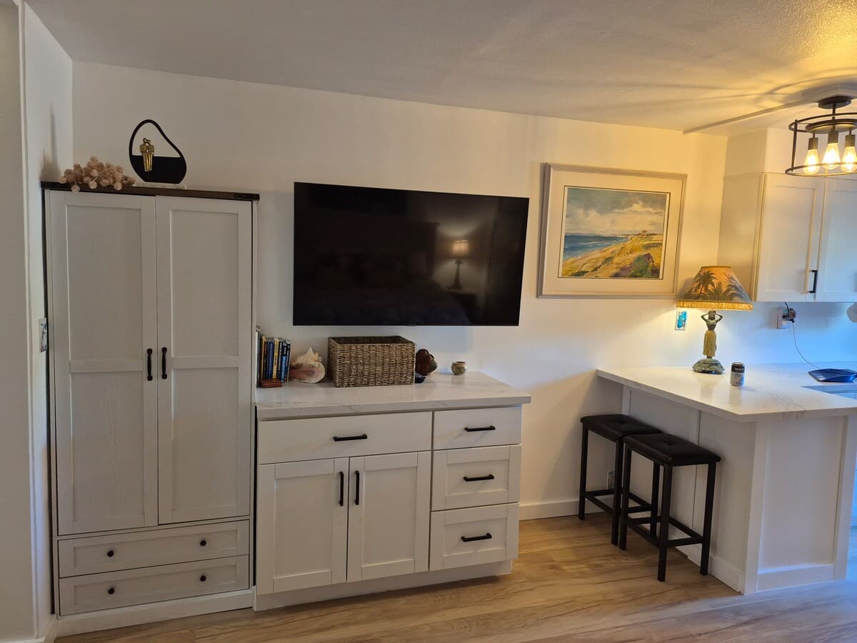 Condo in Kailua-Kona · ★4.79 · Studio · 2 beds · 1 bath - Photo 5