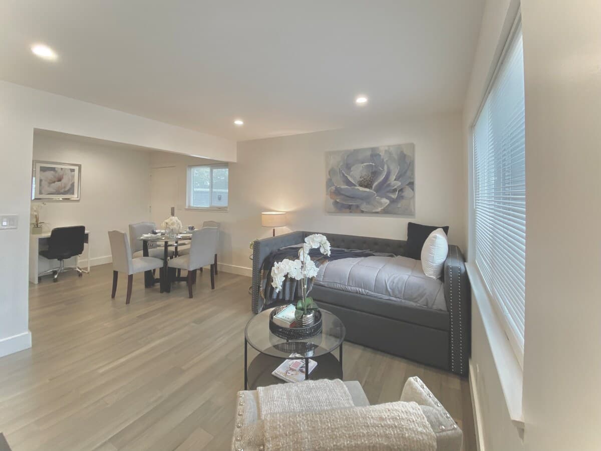 Walk to downtown/ground floor/central heat & A/C - Photo 3