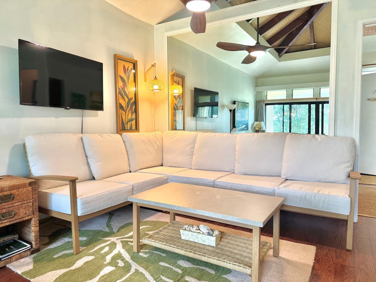 Princeville Top-Floor Retreat w/ AC & Pool - Photo 1