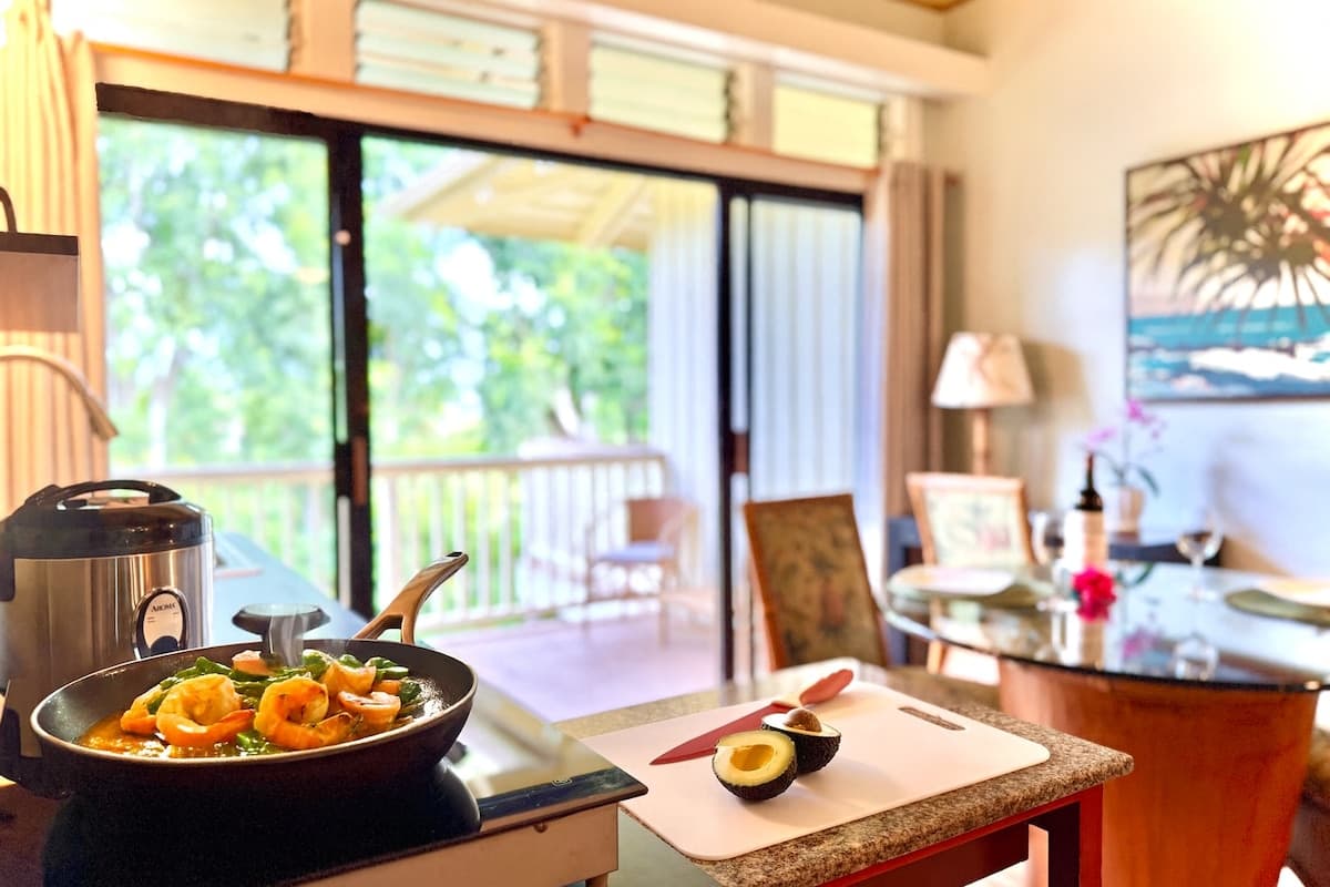 Princeville Top-Floor Retreat w/ AC & Pool - Photo 4