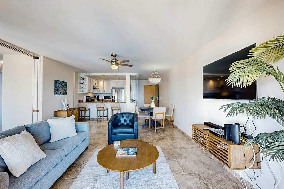 Condo in Lahaina · ★4.39 · 2 bedrooms · 4 beds · 2 shared baths - Photo 5