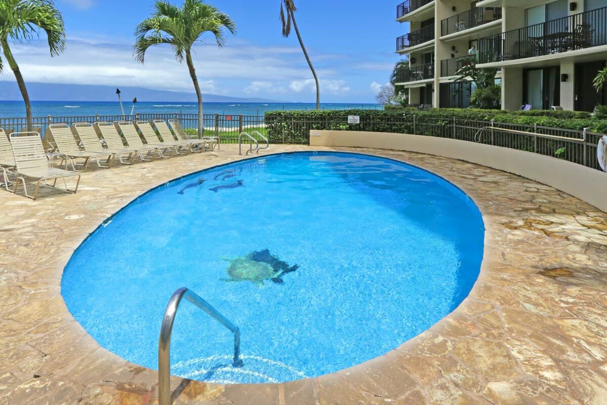 Condo in Lahaina · ★4.39 · 2 bedrooms · 4 beds · 2 shared baths - Photo 2