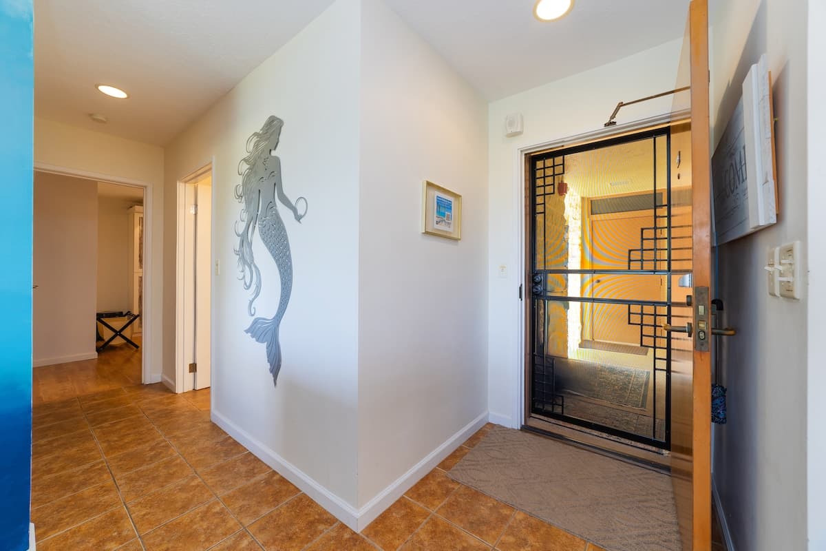 Condo in Kailua-Kona · ★4.92 · 2 bedrooms · 2 beds · 2 private baths - Photo 4