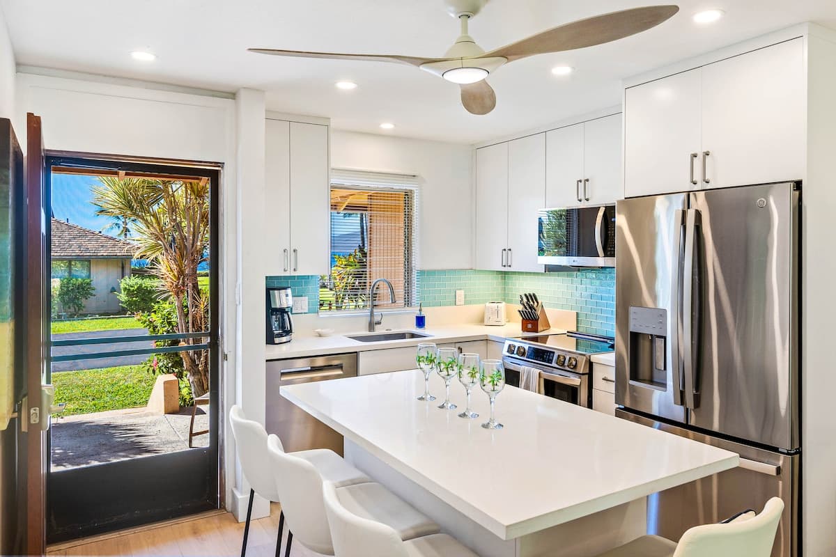 Townhouse in Lahaina · ★4.7 · 1 bedroom · 1 bed · 2 baths - Photo 3