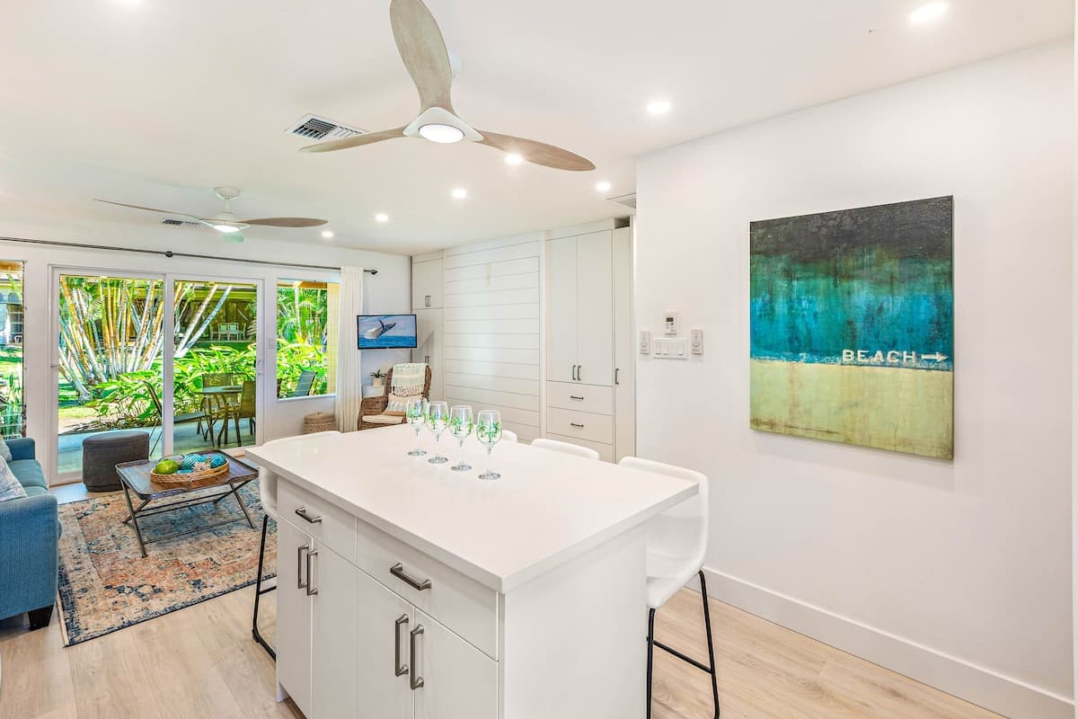 Townhouse in Lahaina · ★4.7 · 1 bedroom · 1 bed · 2 baths - Photo 5