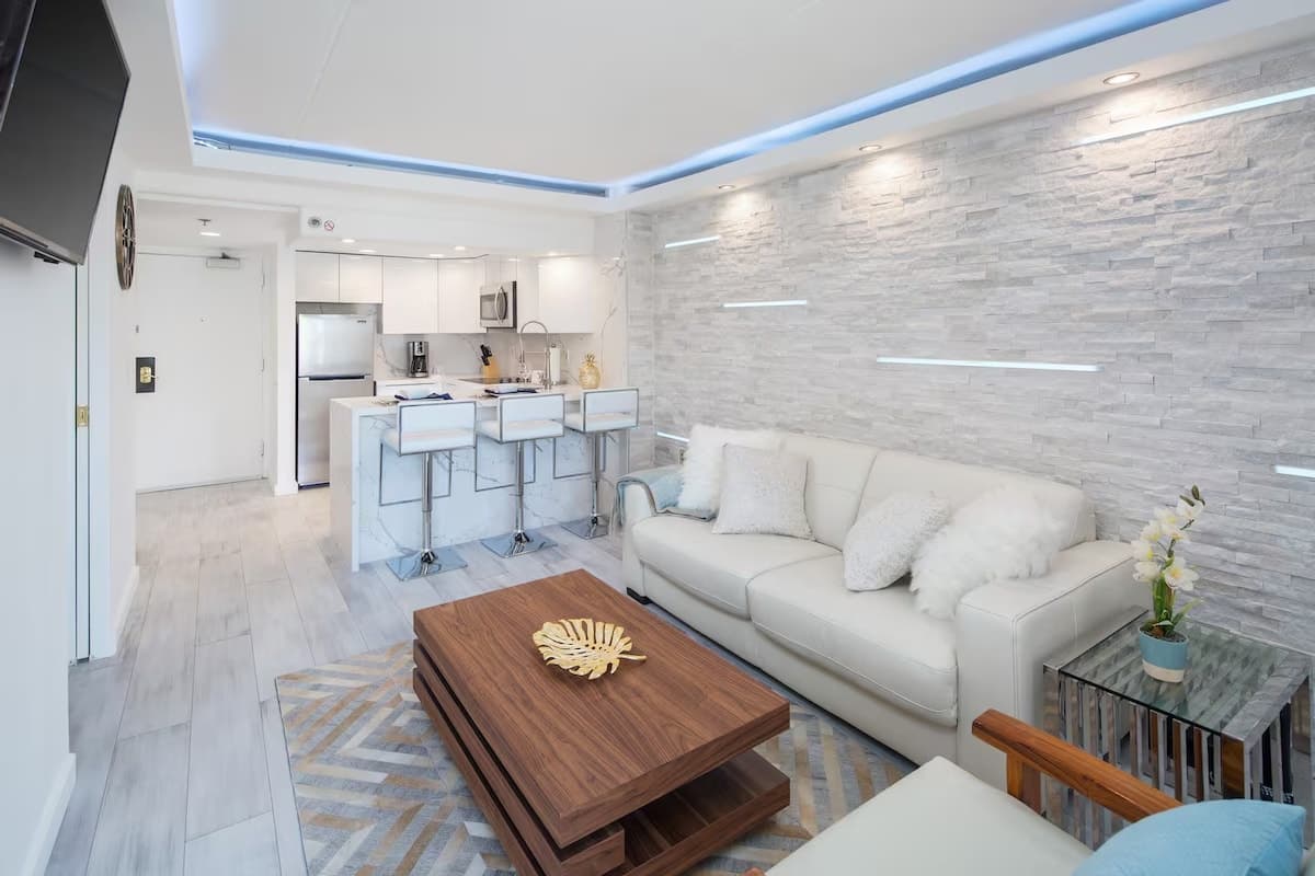 Condo in Honolulu · ★4.71 · 1 bedroom · 2 beds · 1 private bath - Photo 1