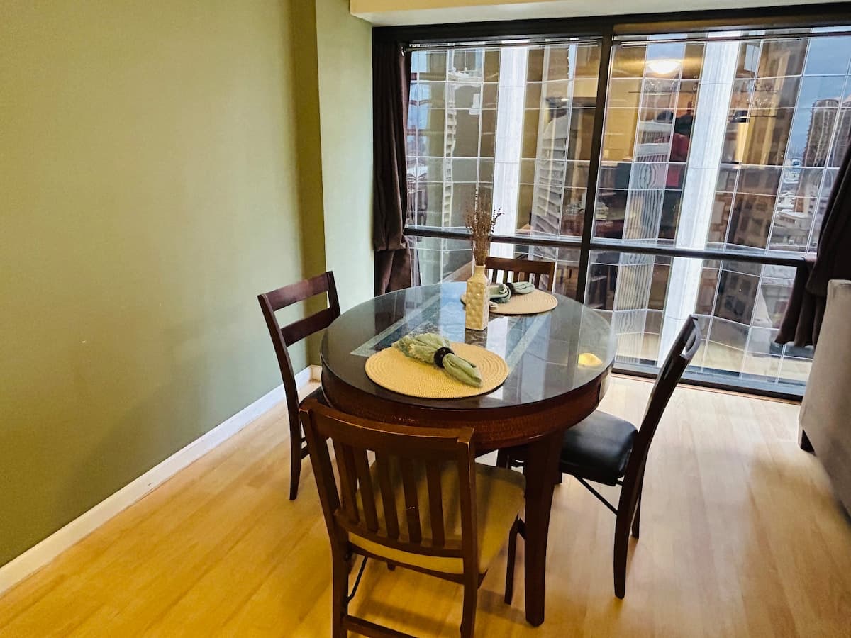 Condo in Honolulu · ★4.81 · 2 bedrooms · 3 beds · 1 private bath - Photo 5