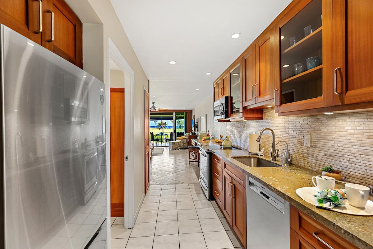 Condo in Kaanapali · ★4.94 · Studio · 1 bed · 1 bath - Photo 3