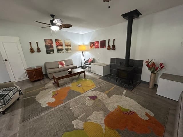 Home in Mountain View · ★4.99 · 7 bedrooms · 16 beds · 5.5 baths - Photo 3