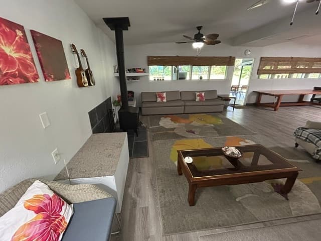 Home in Mountain View · ★4.99 · 7 bedrooms · 16 beds · 5.5 baths - Photo 4