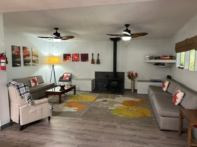 Home in Mountain View · ★4.99 · 7 bedrooms · 16 beds · 5.5 baths - Photo 1