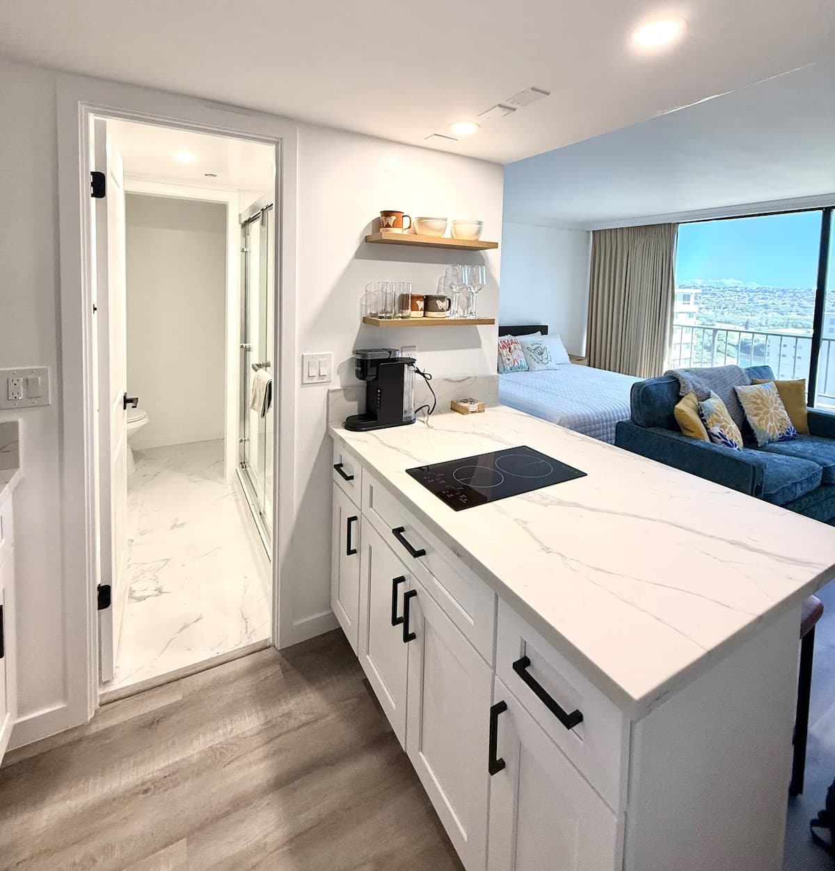 Condo in Honolulu · ★4.84 · 1 bedroom · 2 beds · 1 private bath - Photo 1