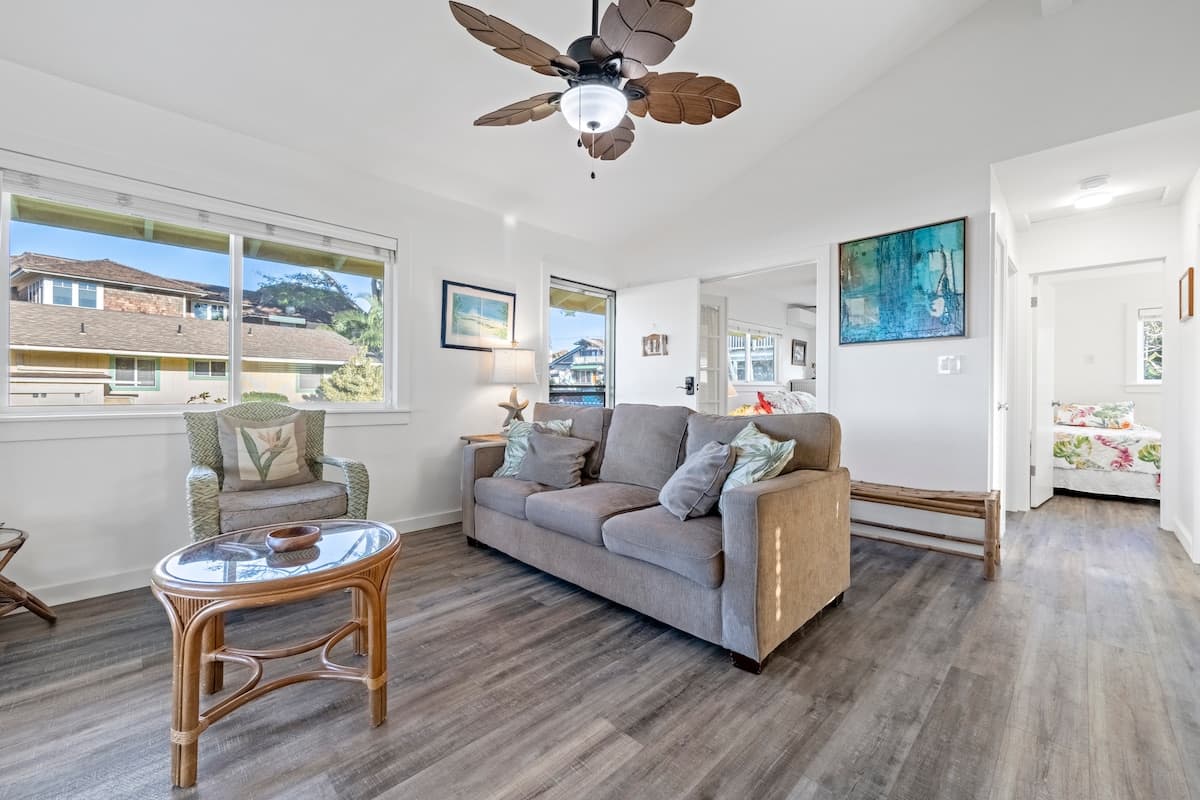 Palm Surf Bungalow - Photo 2