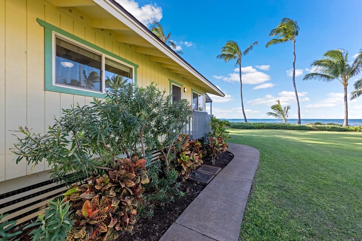 Palm Surf Bungalow - Photo 1