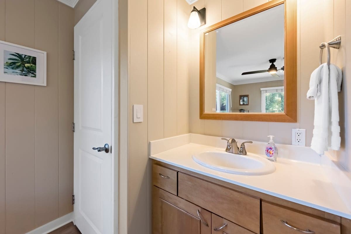 Home in Paia · ★4.96 · 5 bedrooms · 4 beds · 2 private baths - Photo 4