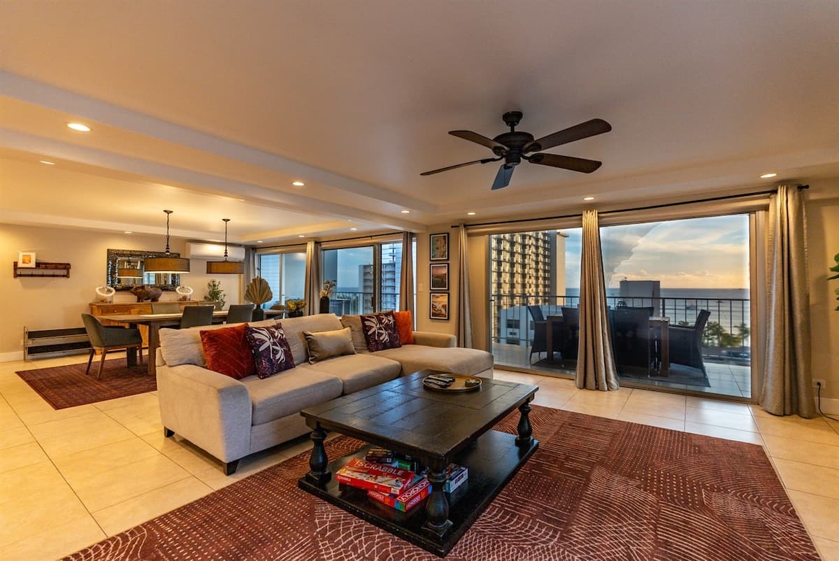 Condo in Honolulu · ★4.91 · 2 bedrooms · 4 beds · 2 baths - Photo 5