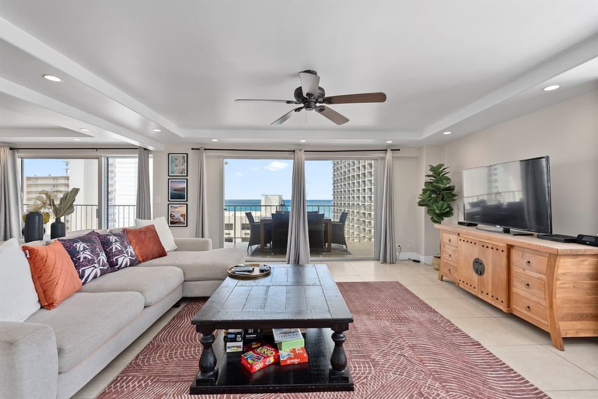 Condo in Honolulu · ★4.91 · 2 bedrooms · 4 beds · 2 baths - Photo 4