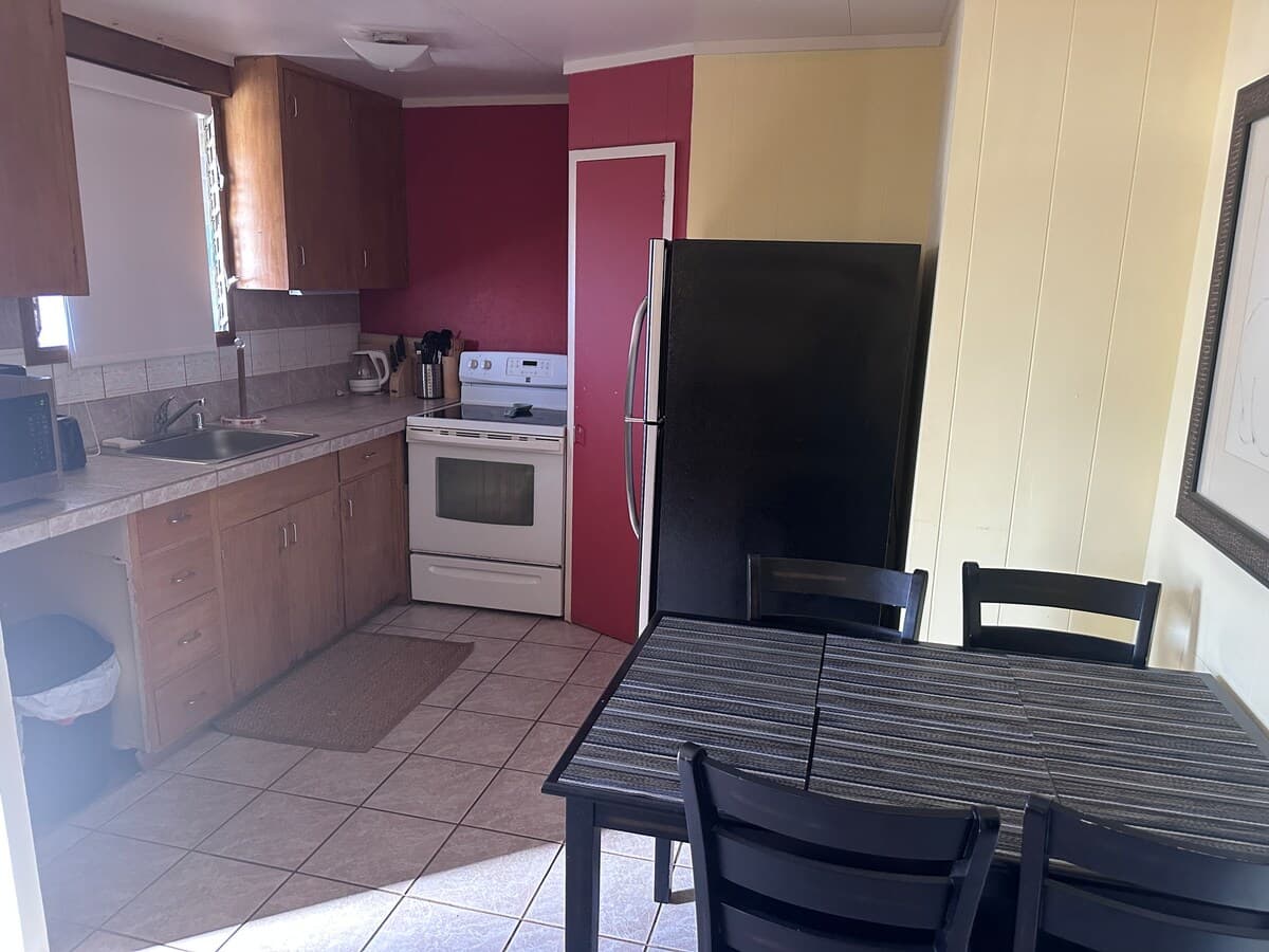 Condo in Lahaina · ★4.68 · 2 bedrooms · 2 beds · 1 bath - Photo 1