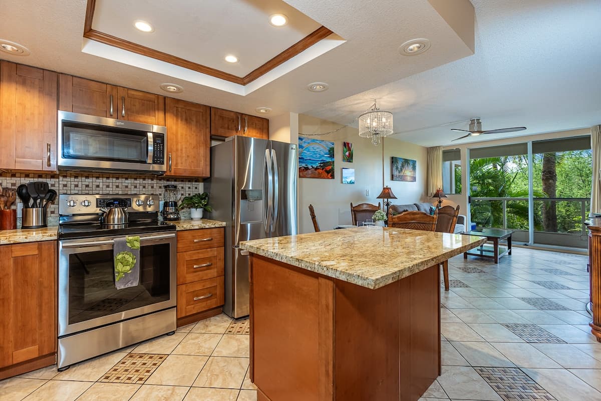 Condo in Kihei · ★4.91 · 1 bedroom · 2 beds · 2 shared baths - Photo 4