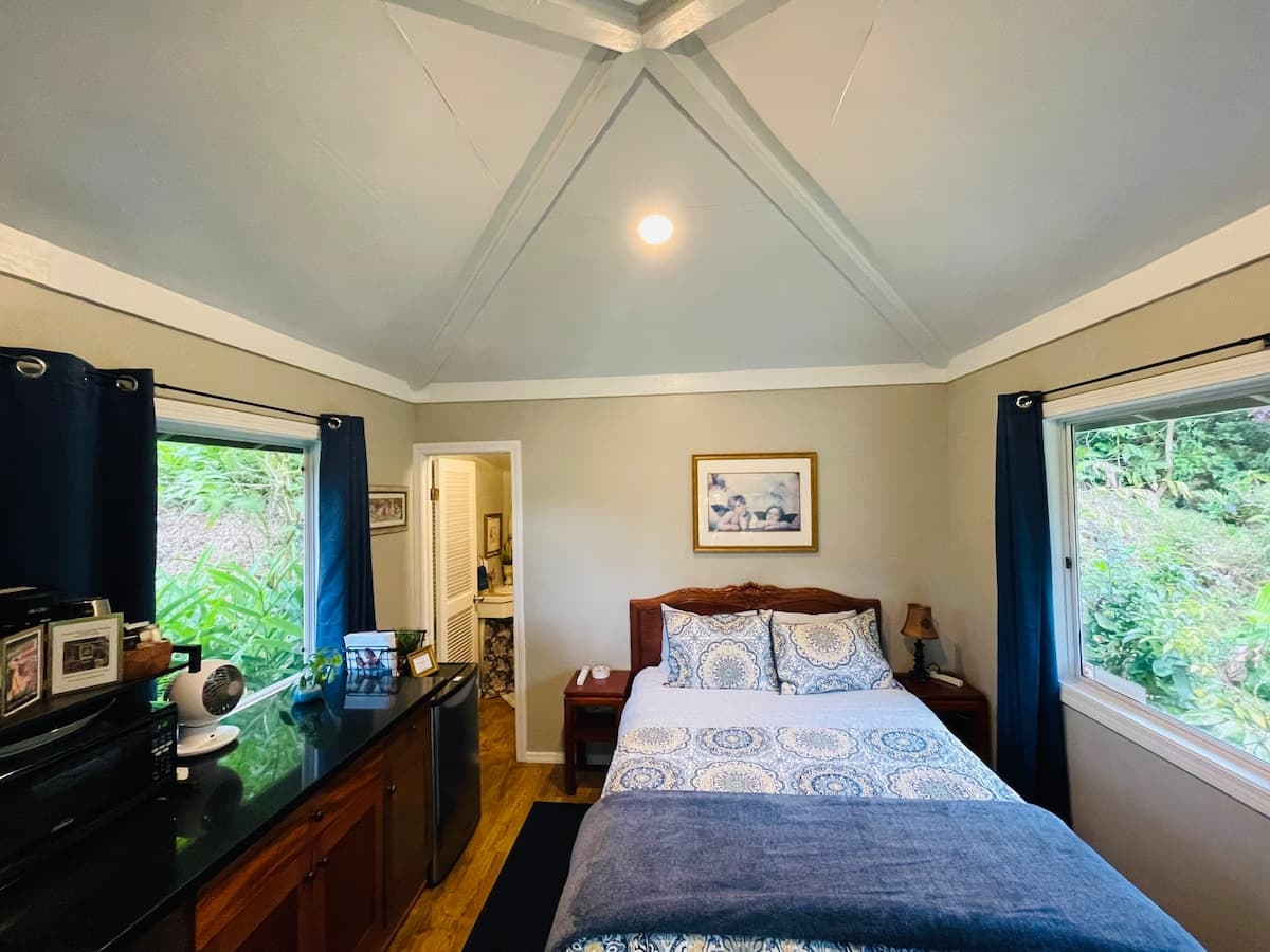 Guesthouse in Kailua-Kona · ★4.95 · 1 bedroom · 1 bed · 1 private bath - Photo 1