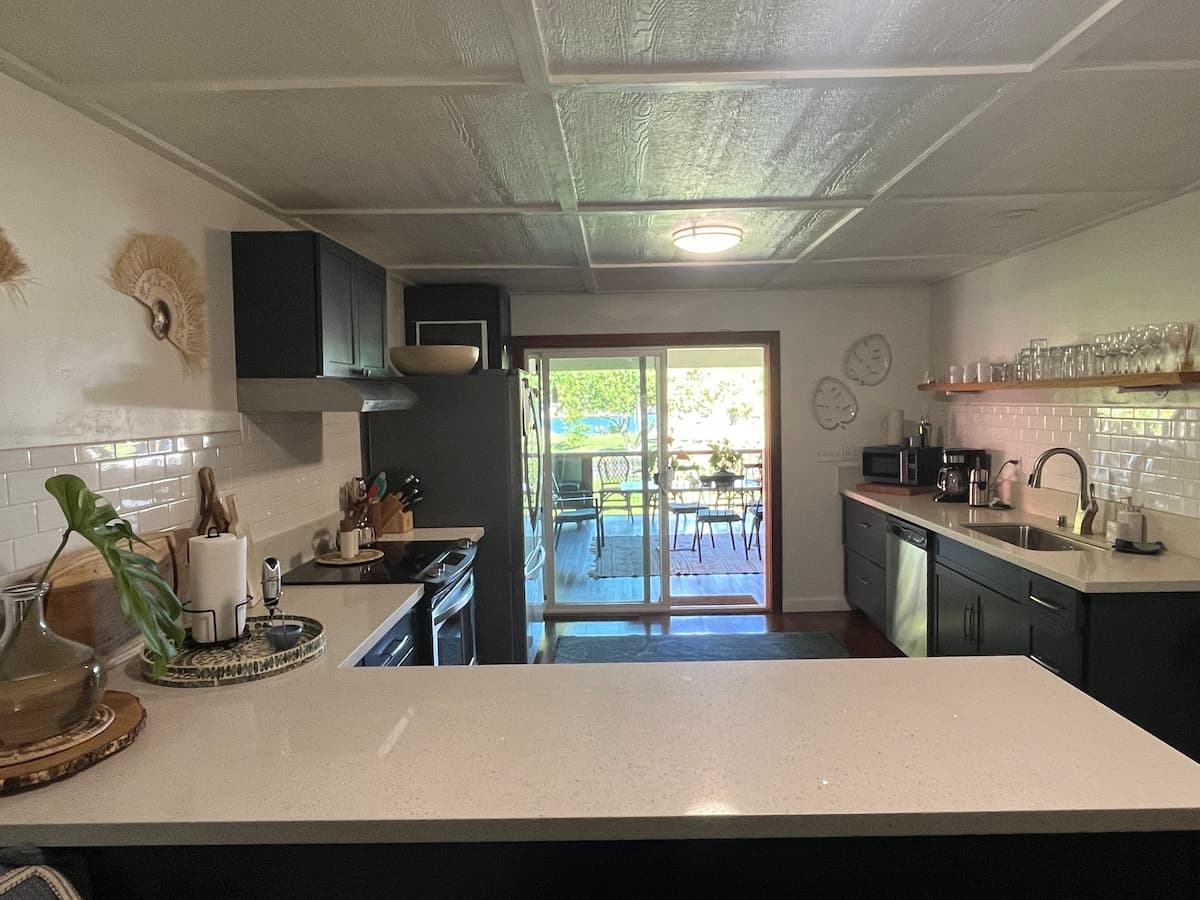 Home in Hilo · ★4.87 · 2 bedrooms · 2 beds · 2 baths - Photo 5