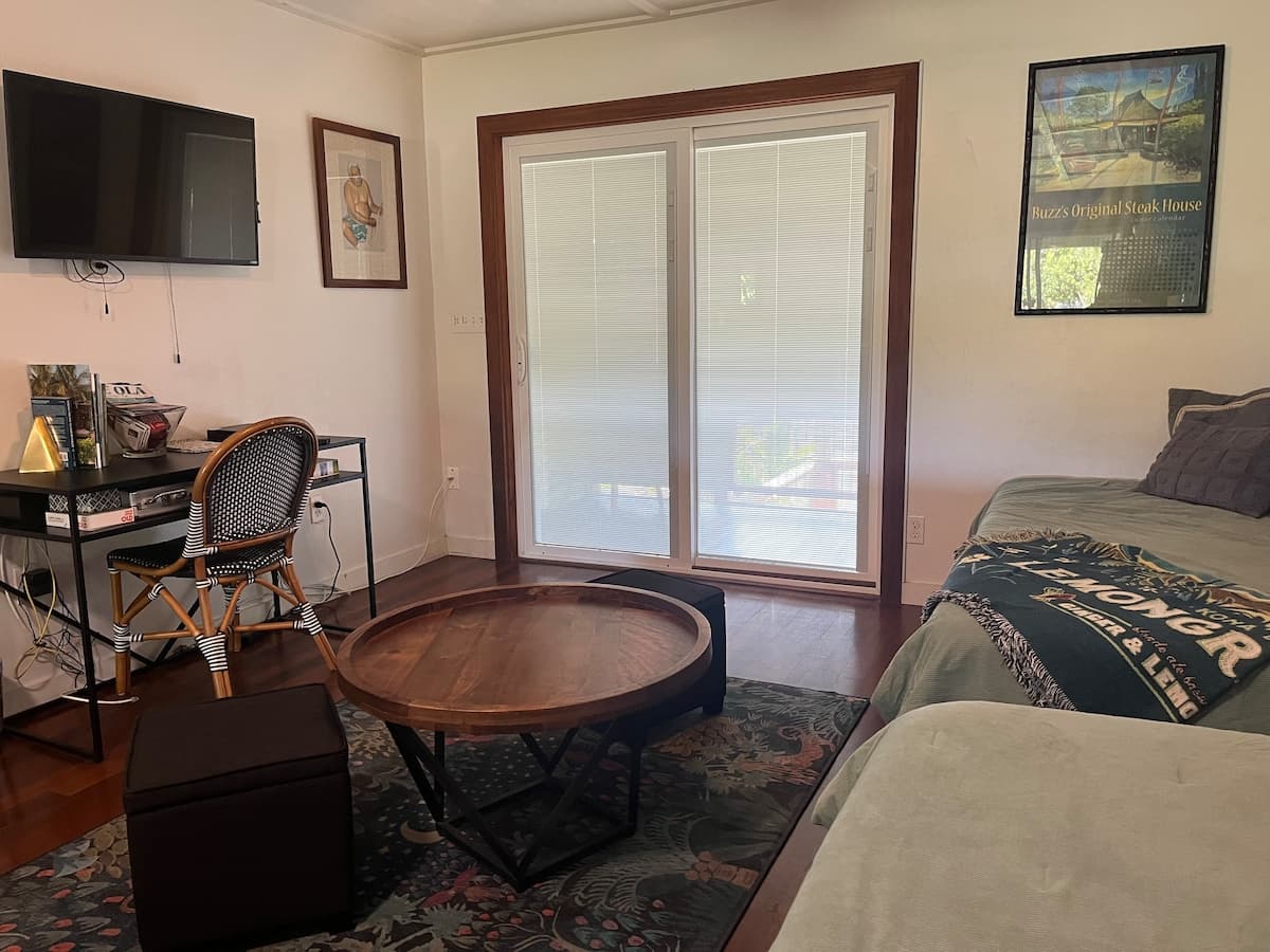 Home in Hilo · ★4.87 · 2 bedrooms · 2 beds · 2 baths - Photo 2