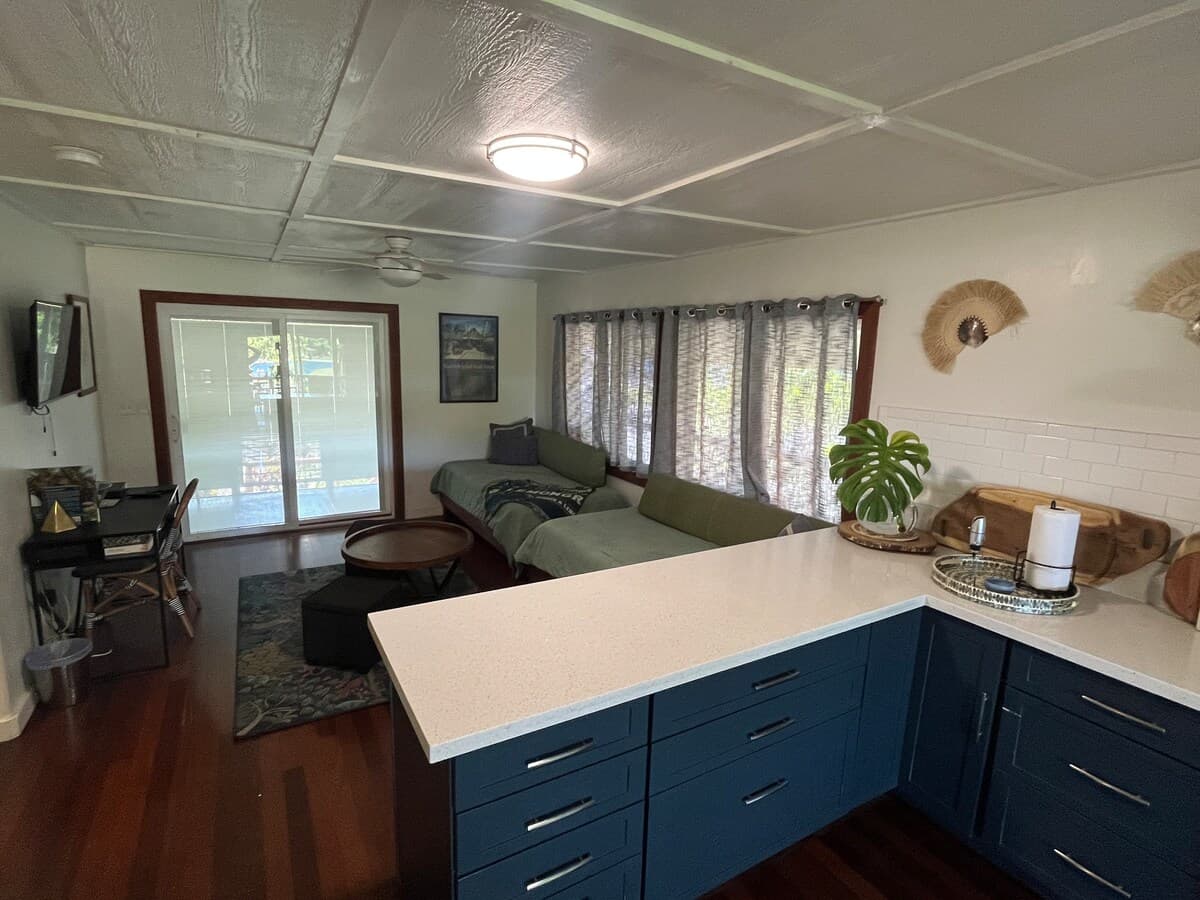 Home in Hilo · ★4.87 · 2 bedrooms · 2 beds · 2 baths - Photo 4