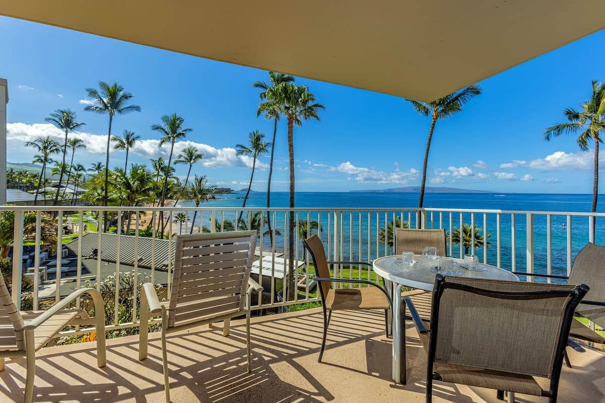Condo in Kihei · ★4.0 · 2 bedrooms · 4 beds · 2 baths - Photo 1