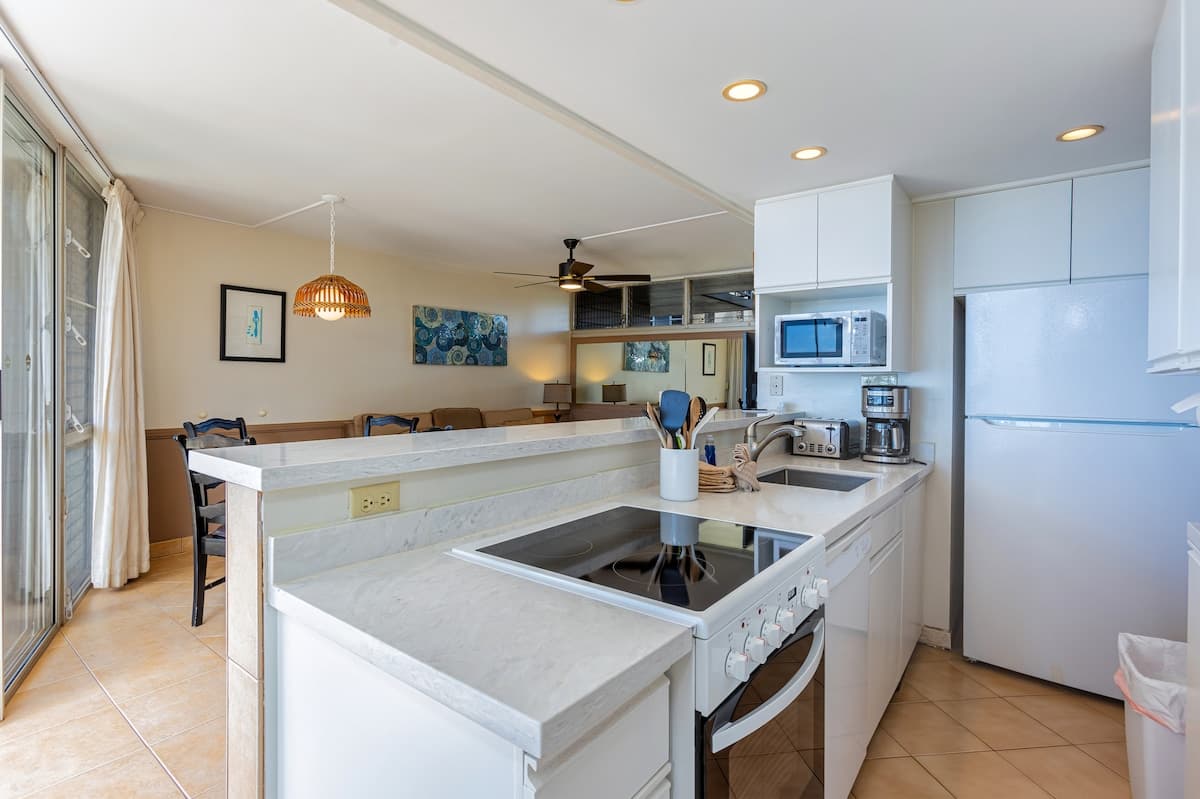 Condo in Kihei · ★4.0 · 2 bedrooms · 4 beds · 2 baths - Photo 3