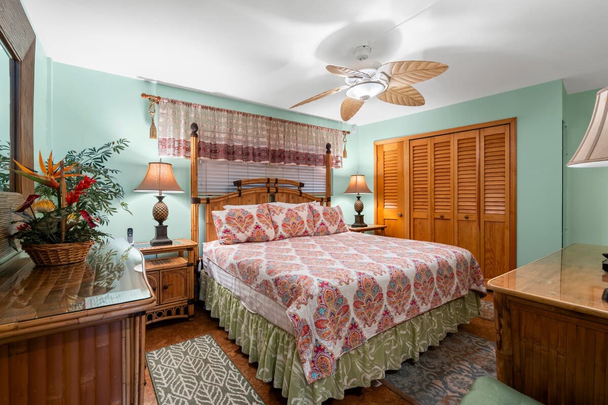 Condo in Kihei · ★4.8 · 1 bedroom · 2 beds · 2 baths - Photo 4