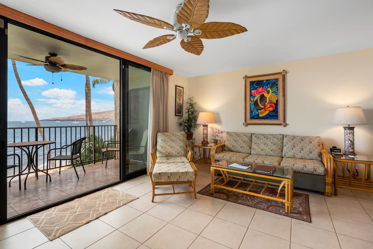 Condo in Kihei · ★4.8 · 1 bedroom · 2 beds · 2 baths - Photo 2