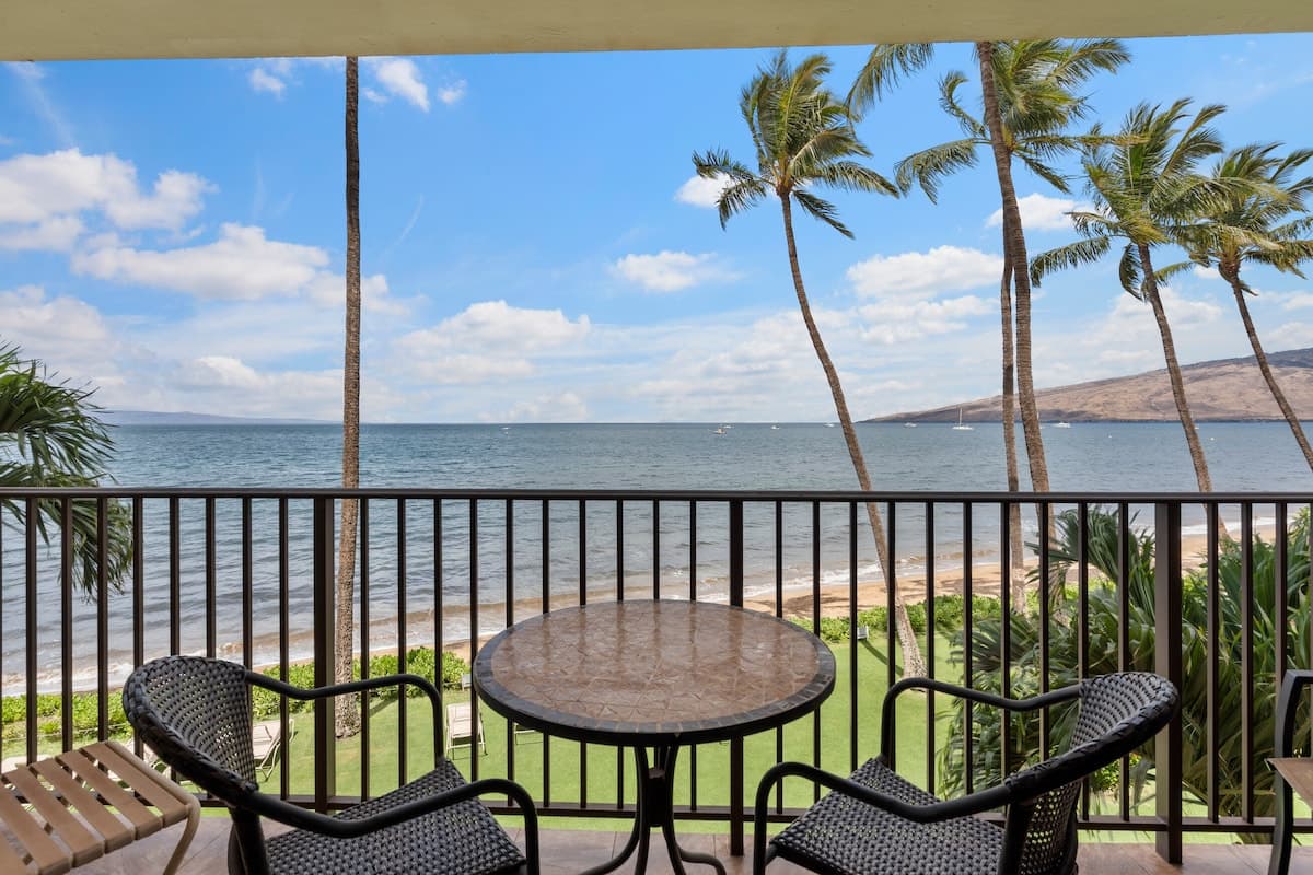 Condo in Kihei · ★4.8 · 1 bedroom · 2 beds · 2 baths - Photo 1