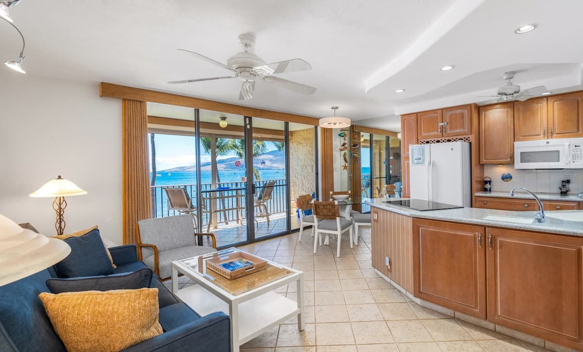 Condo in Kihei · ★5.0 · 1 bedroom · 2 beds · 2 baths - Photo 2