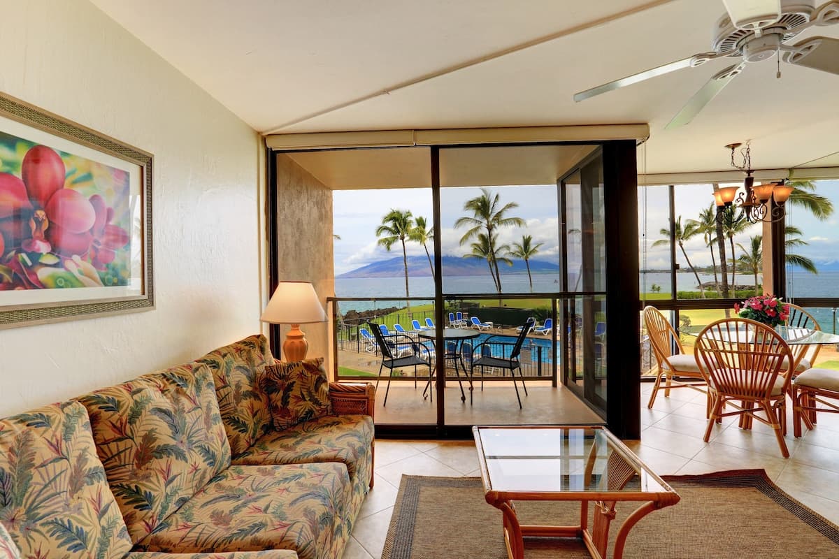 Condo in Kihei · ★4.5 · 1 bedroom · 2 beds · 1.5 baths - Photo 2