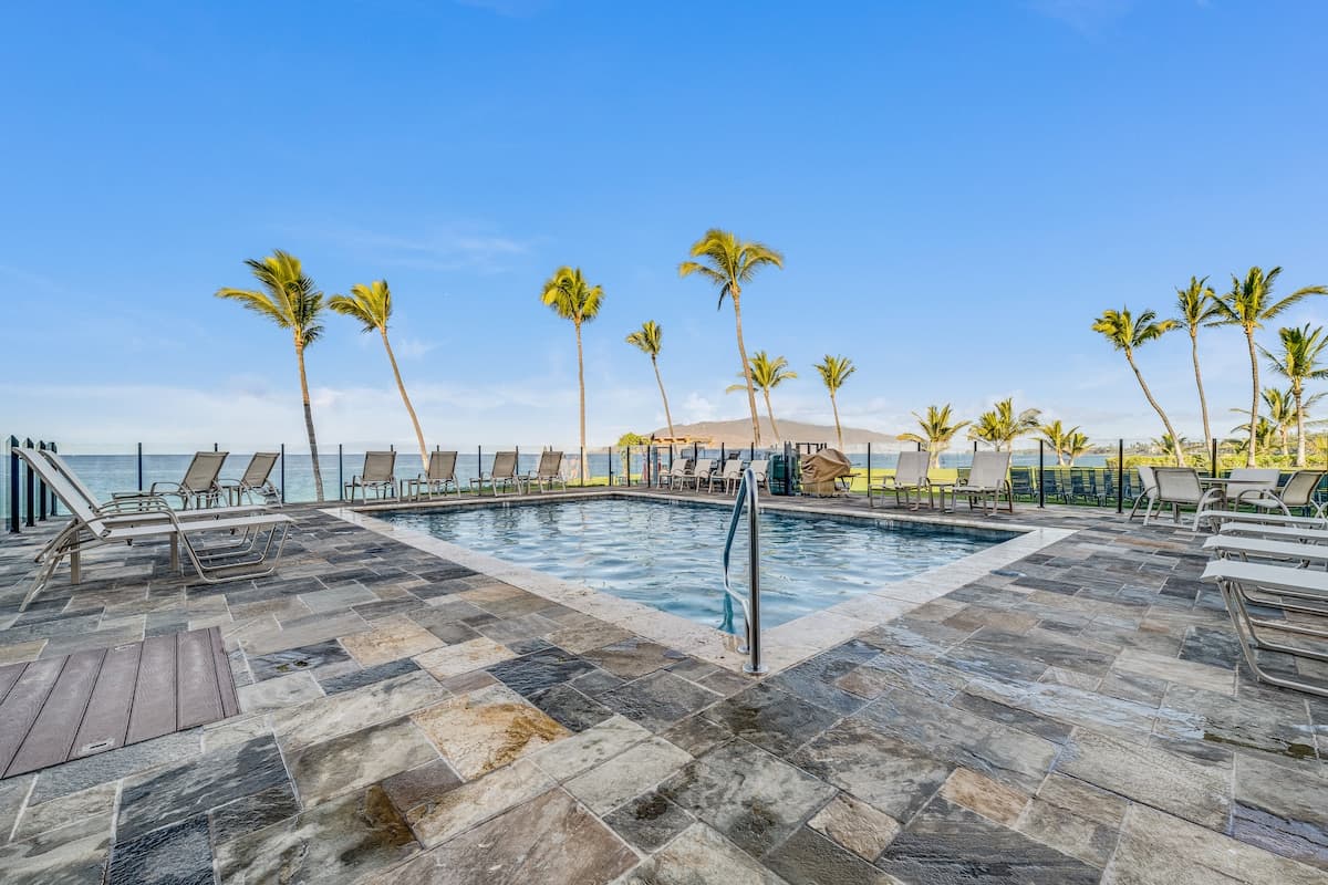 Condo in Kihei · ★4.5 · 1 bedroom · 2 beds · 1.5 baths - Photo 5