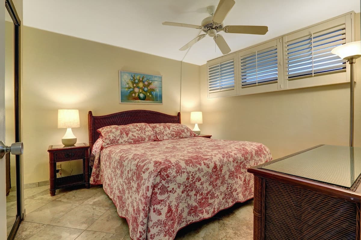 Condo in Kihei · ★4.5 · 1 bedroom · 2 beds · 1.5 baths - Photo 4