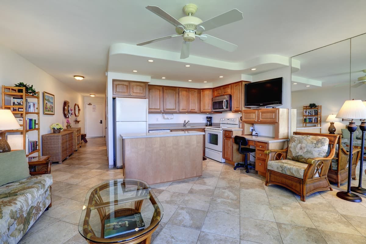 Condo in Kihei · ★5.0 · 1 bedroom · 2 beds · 1.5 baths - Photo 2