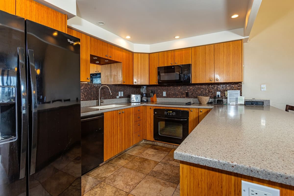 Condo in Kihei · ★4.25 · 2 bedrooms · 4 beds · 2 baths - Photo 4