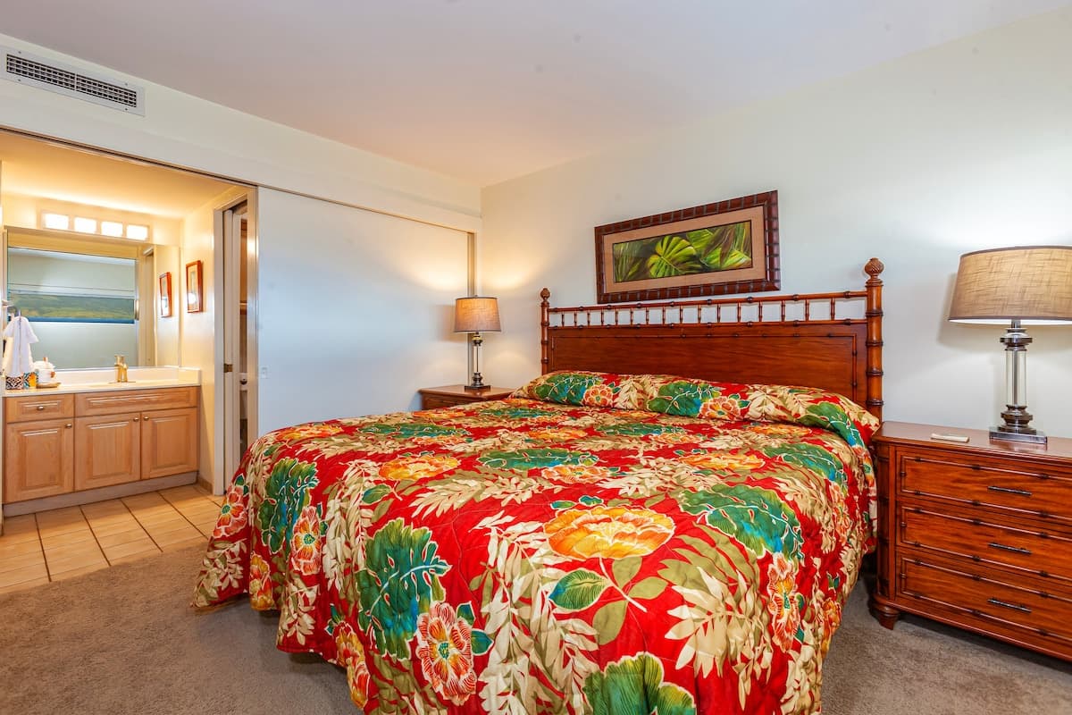 Condo in Kihei · ★5.0 · 2 bedrooms · 3 beds · 2 baths - Photo 4