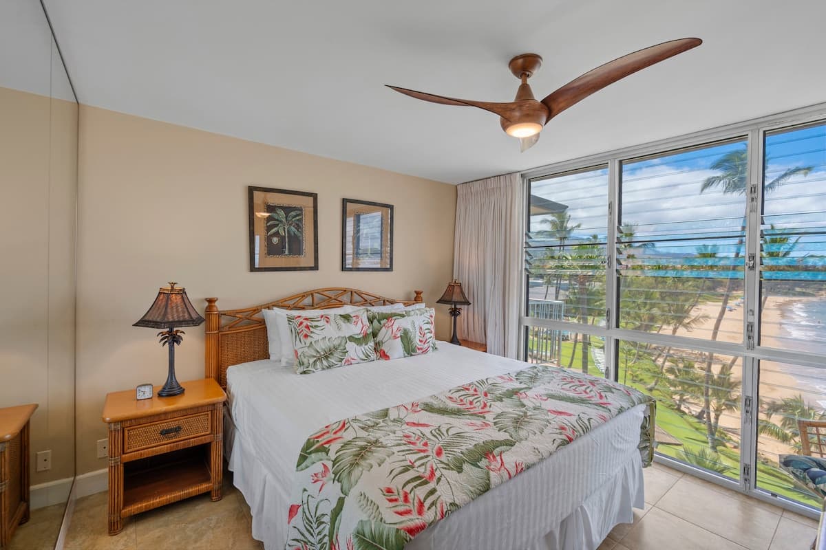 Condo in Kihei · ★5.0 · 2 bedrooms · 3 beds · 2 baths - Photo 4