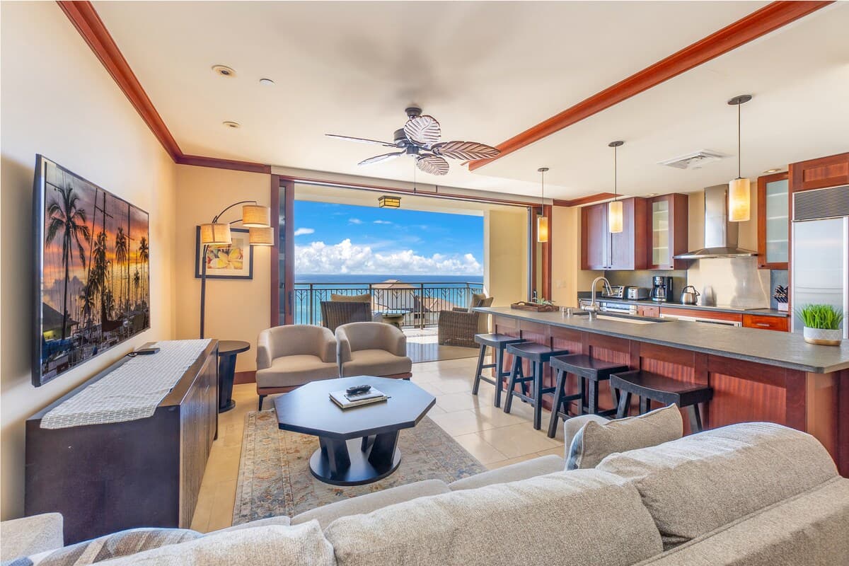 TOP Floor Penthouse with Panoramic View - Photo 2