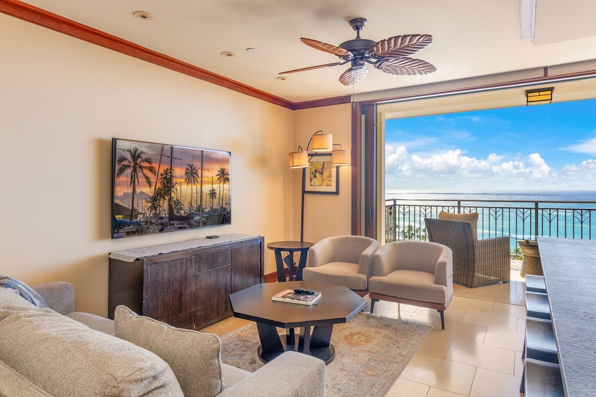TOP Floor Penthouse with Panoramic View - Photo 1