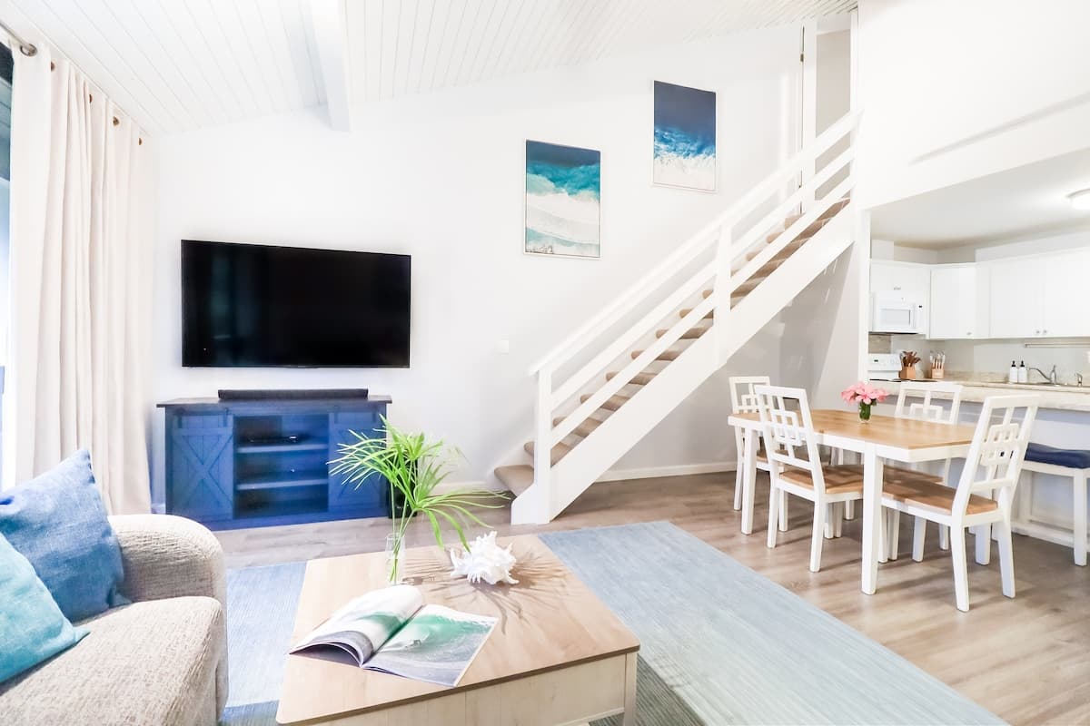 Condo in Kahuku · ★4.9 · 2 bedrooms · 4 beds · 3 private baths - Photo 1
