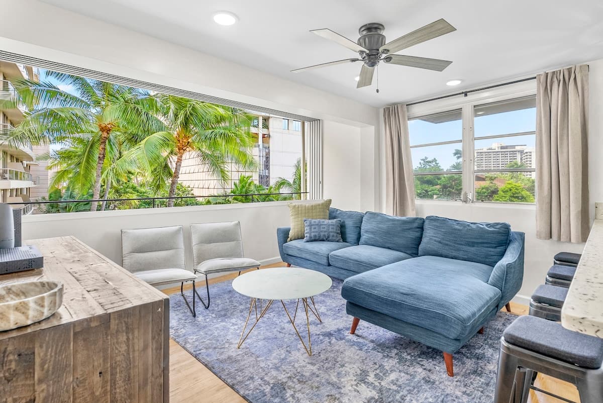 Waikike Beach Loft Near Restaurants - Photo 1
