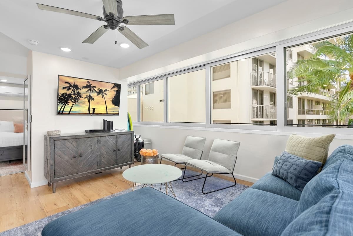 Waikike Beach Loft Near Restaurants - Photo 3
