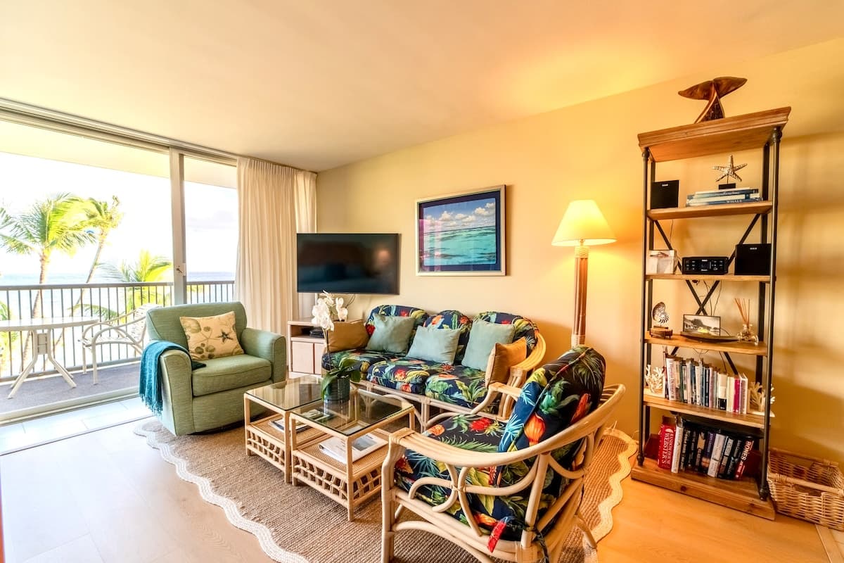 Condo in Kihei · ★4.93 · 2 bedrooms · 2 beds · 2 baths - Photo 2