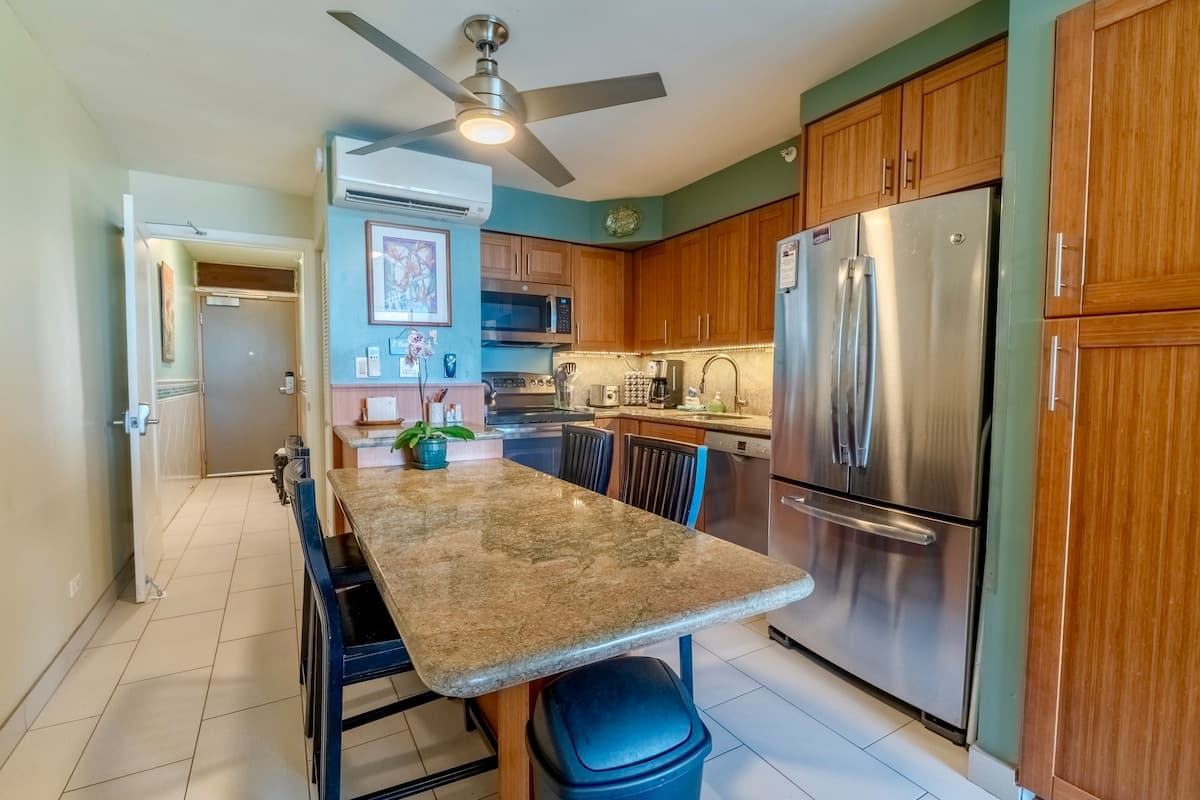 Condo in Kihei · ★4.93 · 2 bedrooms · 2 beds · 2 baths - Photo 4