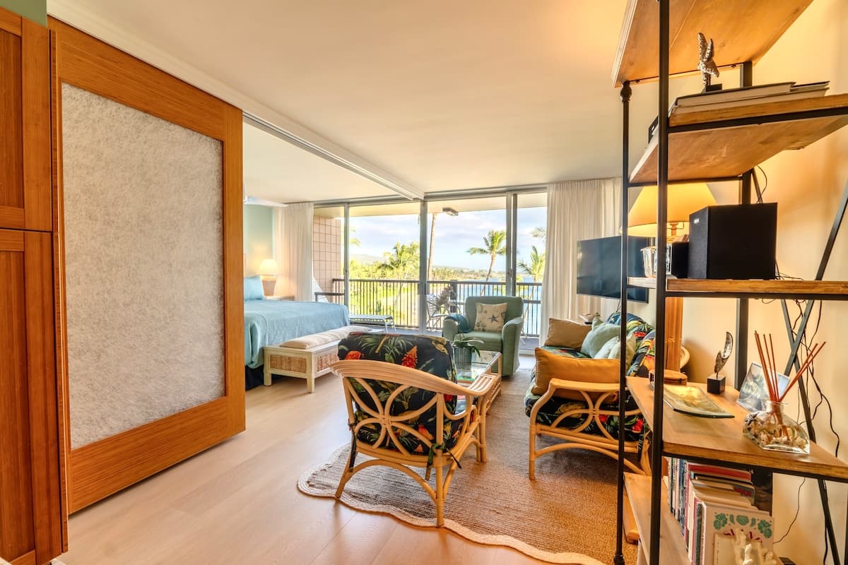 Condo in Kihei · ★4.93 · 2 bedrooms · 2 beds · 2 baths - Photo 3