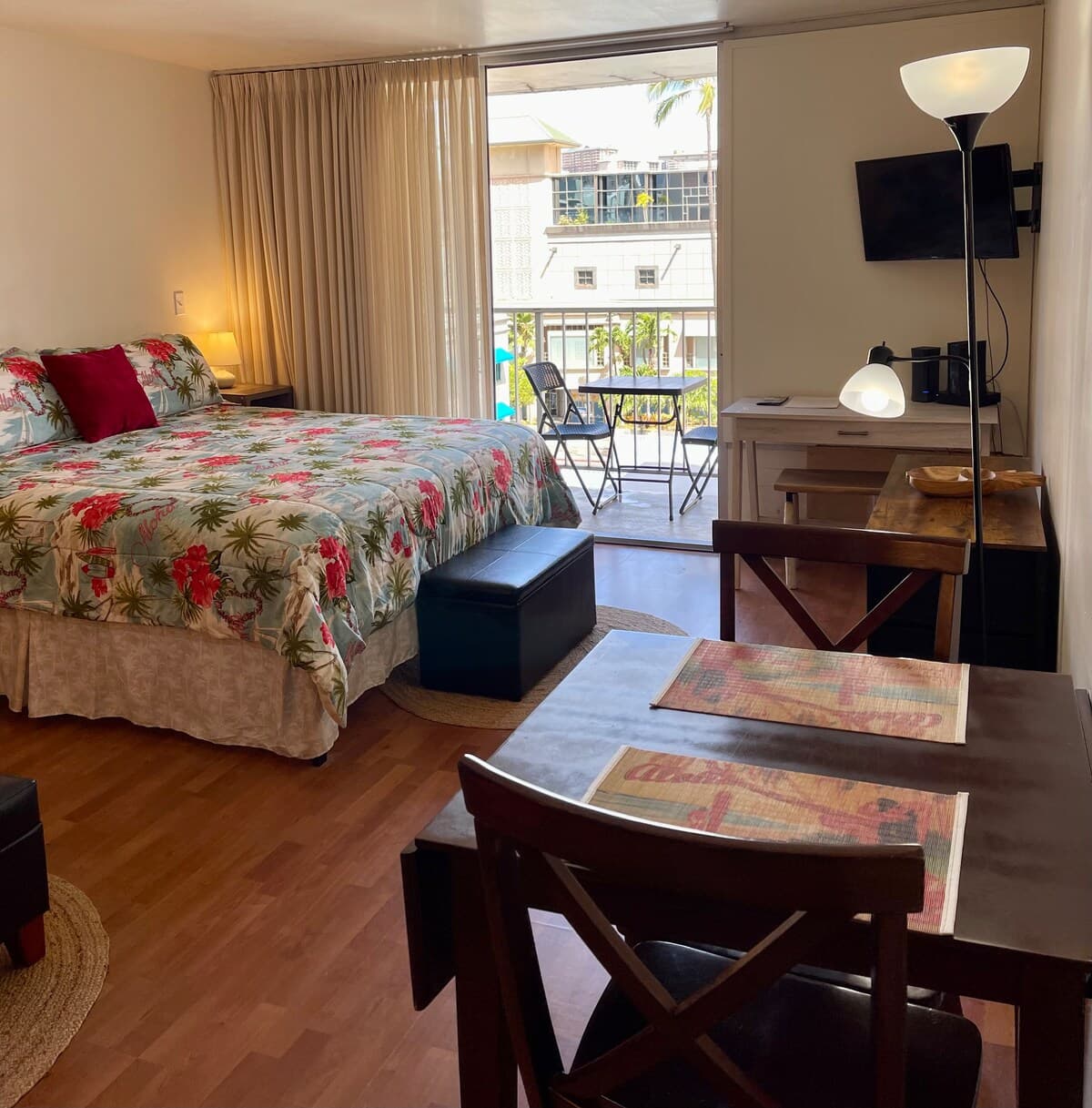 Condo in Honolulu · ★4.83 · 1 bedroom · 2 beds · 1 private bath - Photo 1